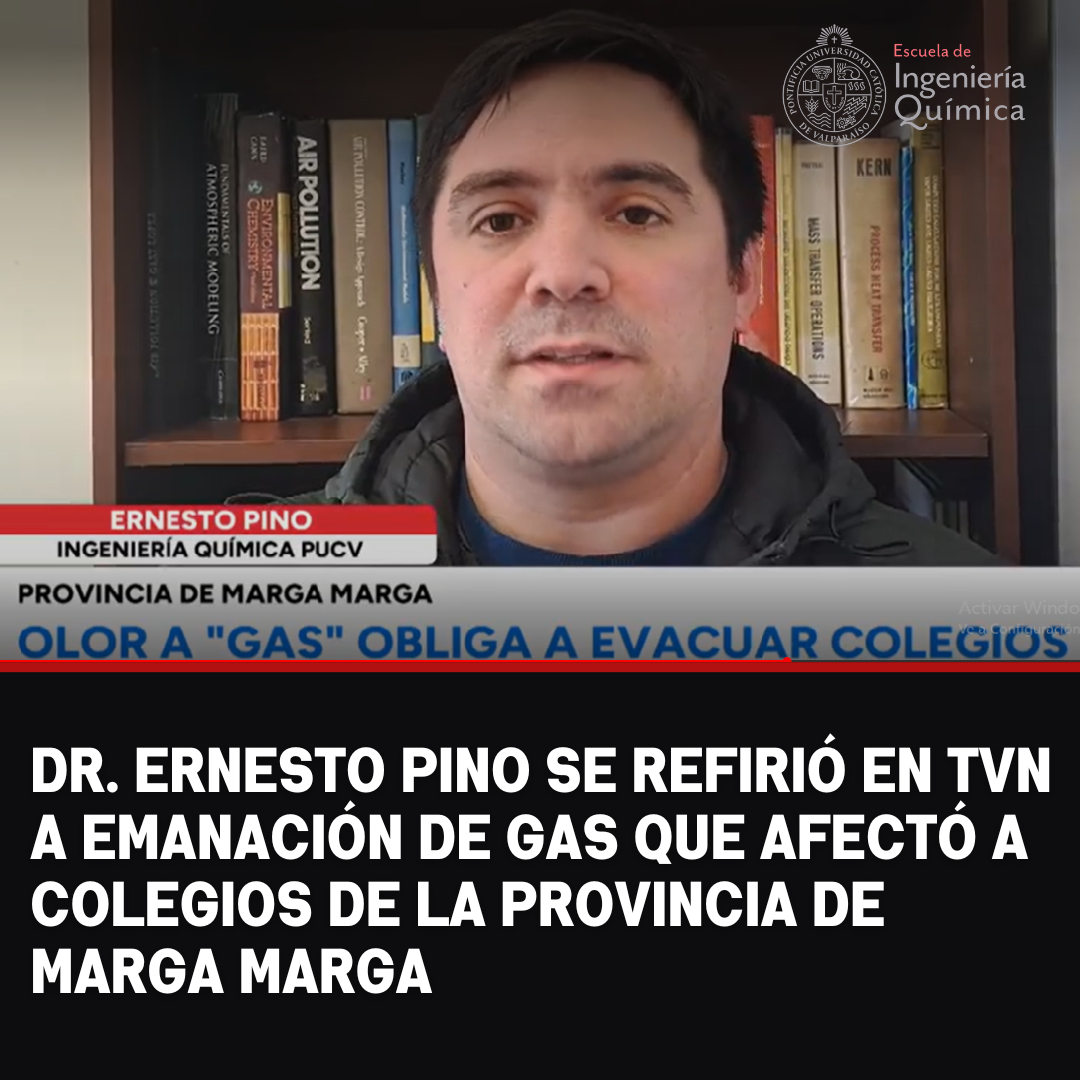 Profesor Jaime Morales junto a profesor de Liceo Nogales en lanzamiento de concurso Energy Challenge, actividad organizada por la Seremi de Energía de la Región de Valparaíso